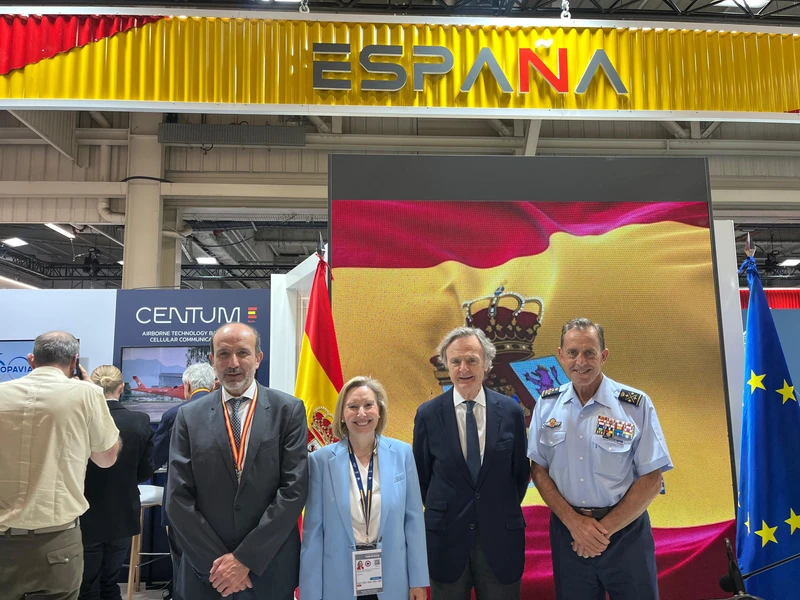 La delegaci�n espa�ola en Par�s Air Show.